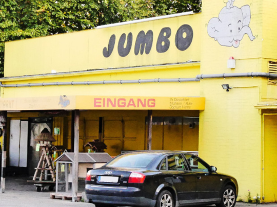 Fassade des Jumbo Zoo-Marktes